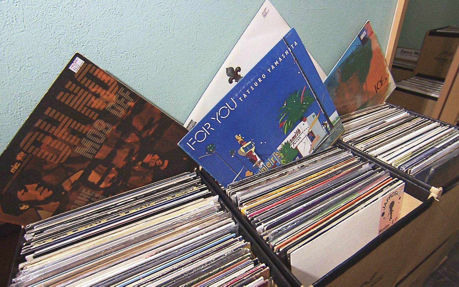 アメリカから取り寄せた雑貨・古着にレコードも