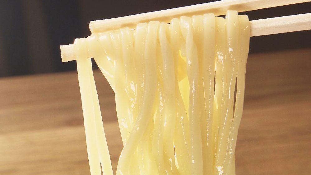 特注の熟成多加水麺