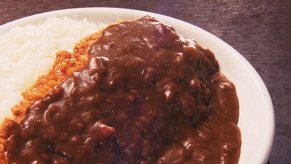 リピート必至！煮干し出汁香る「カツカレー」