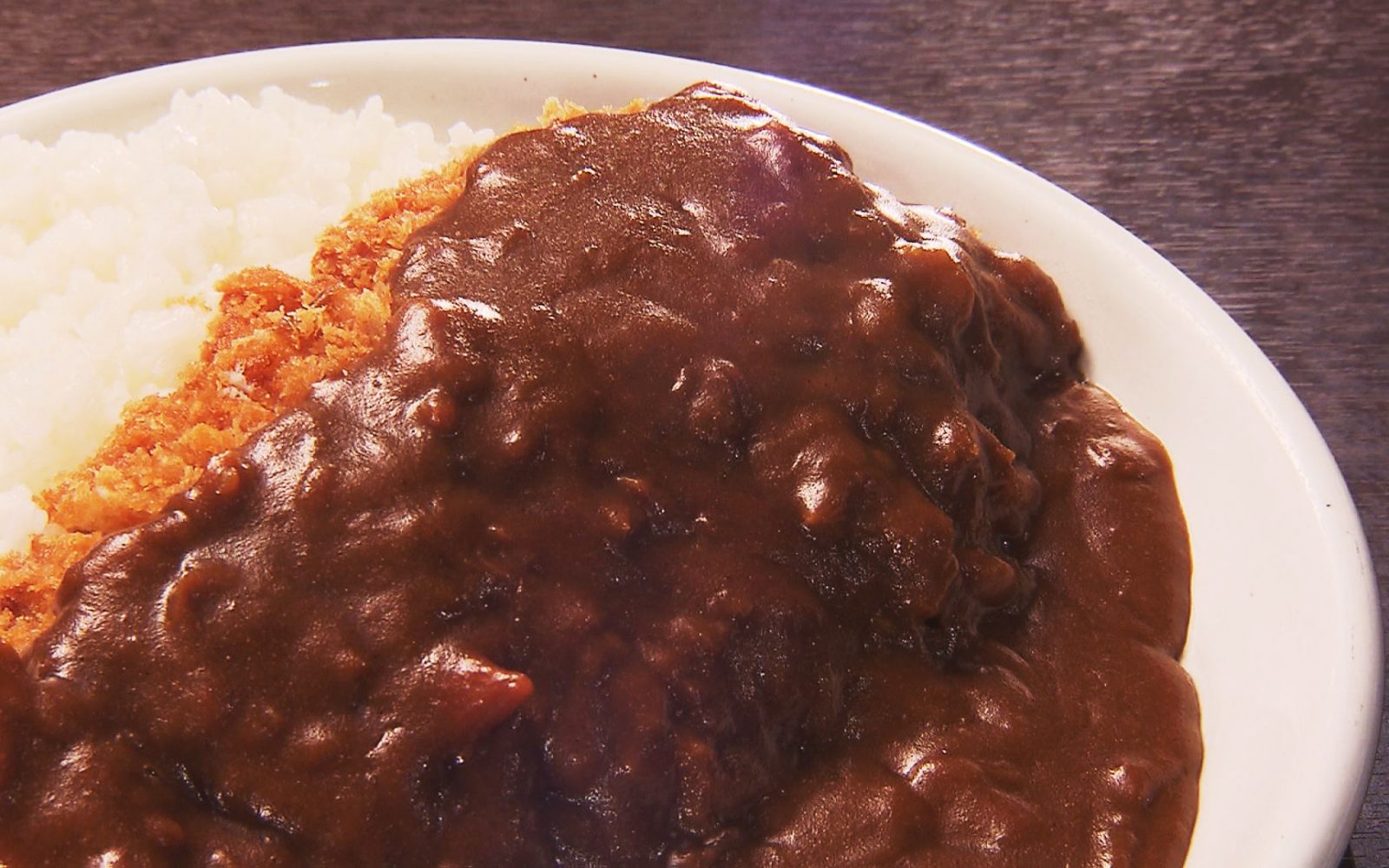 リピート必至！煮干し出汁香る「カツカレー」