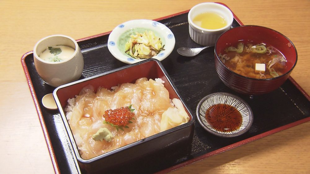 味噌汁・小鉢・茶碗蒸し・ミニデザート付き