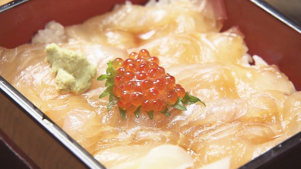 平目がたっぷり！酢飯にもこだわった「特選平目漬け重」