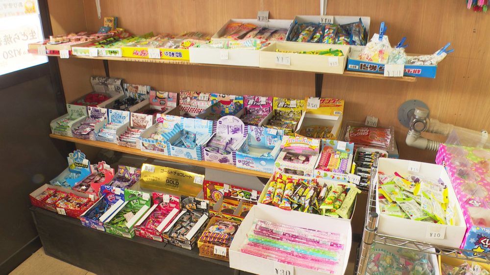 駄菓子や和菓子も