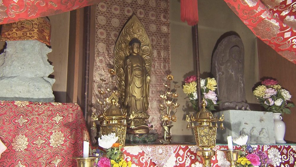 本尊は釈迦如来像