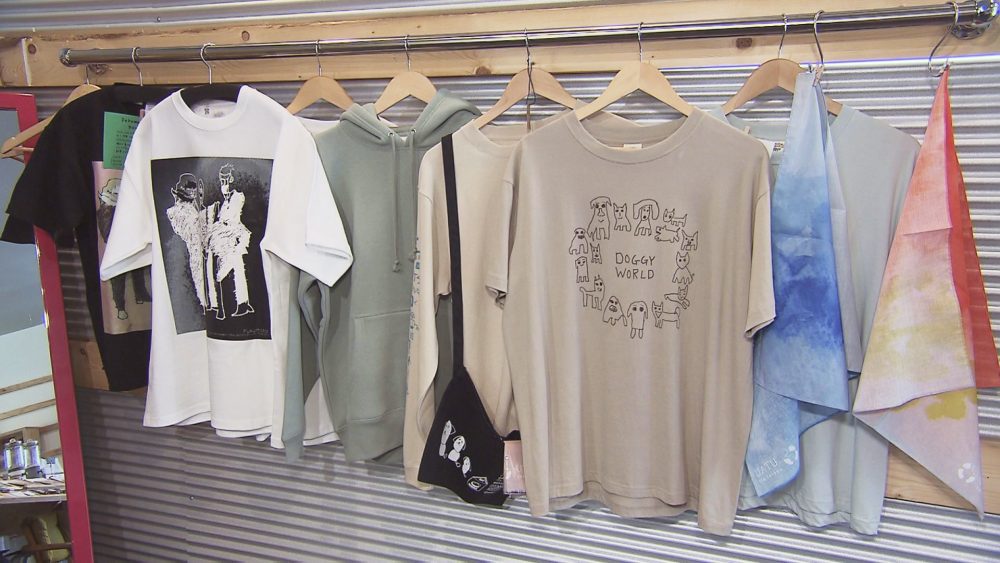 Tシャツなどの衣類も