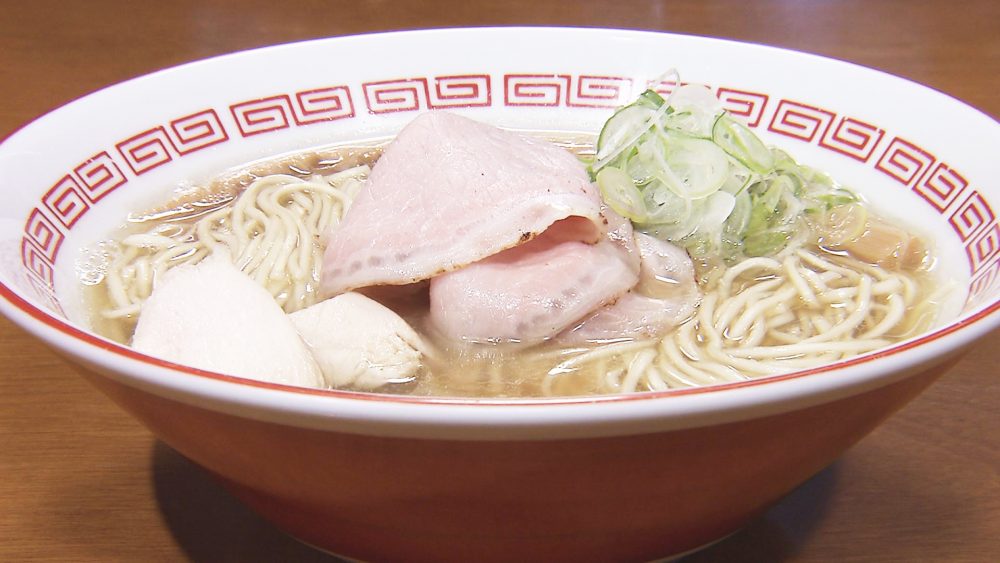 10種類以上の煮干し使用！だしを味わう「塩醤油の煮干しそば」