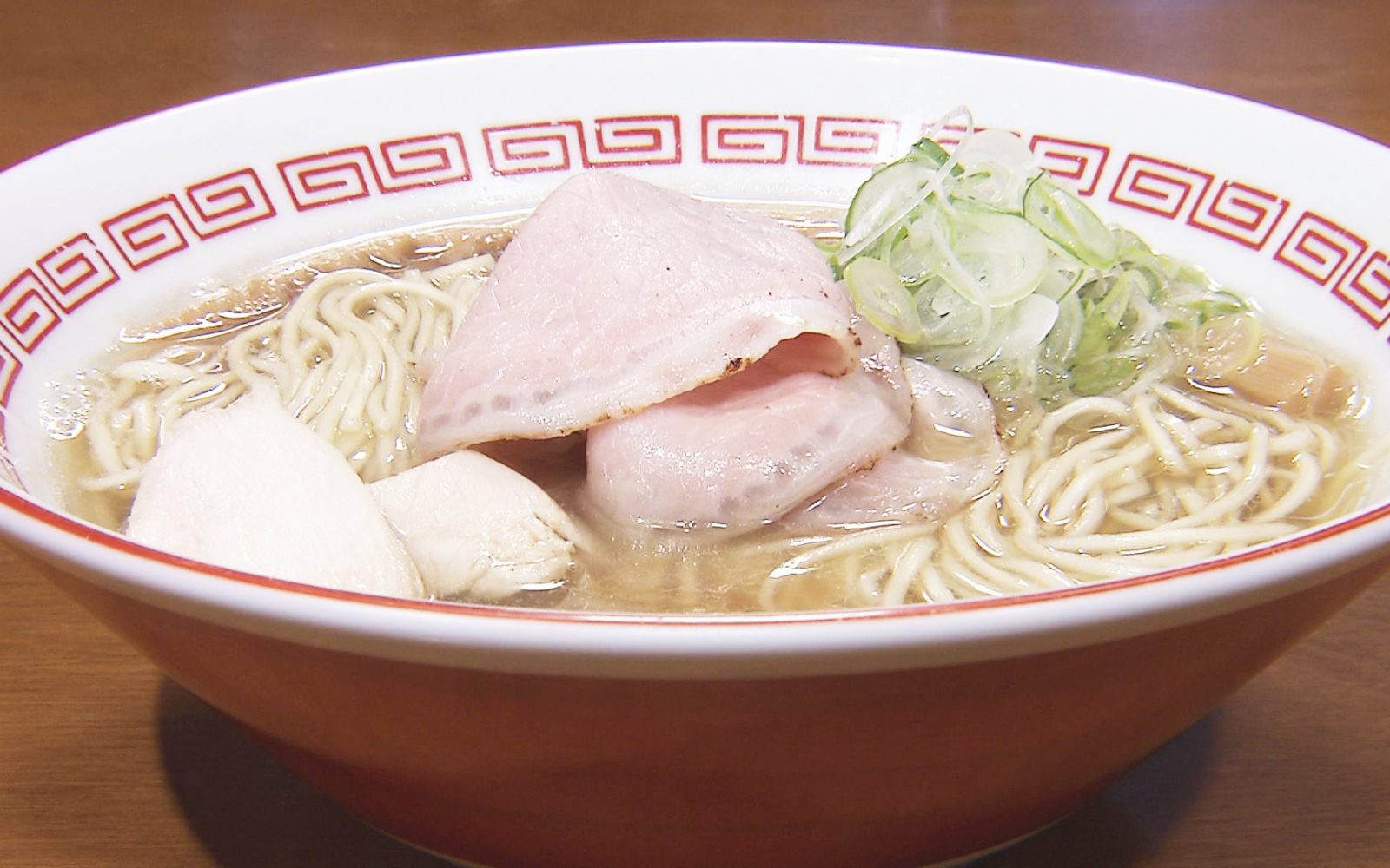 10種類以上の煮干し使用！だしを味わう「塩醤油の煮干しそば」