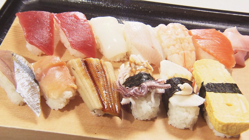 お寿司12貫におそばも!