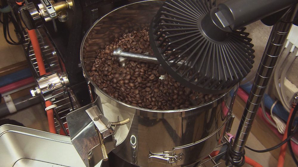 店内で自家焙煎