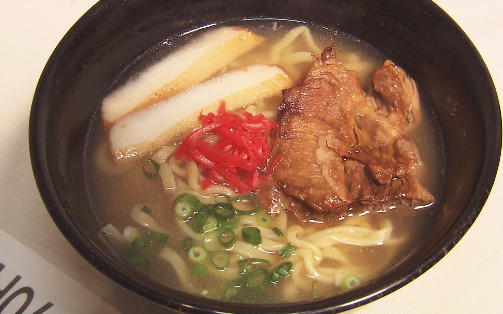 南国気分！お店1番人気「沖縄ソーキそばセット」