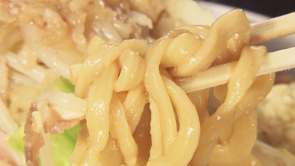 自家製の中太麺