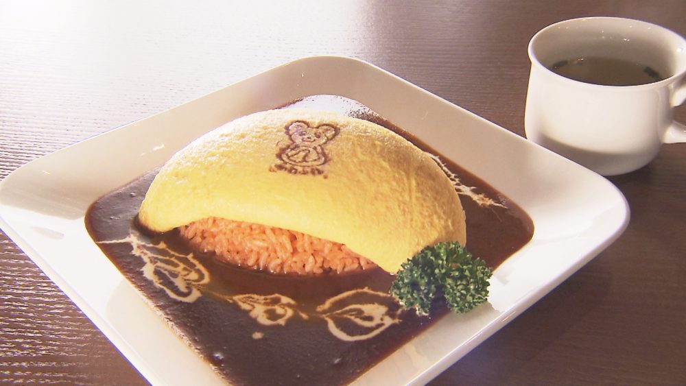 ふわふわオムレツのせ デミグラスソース