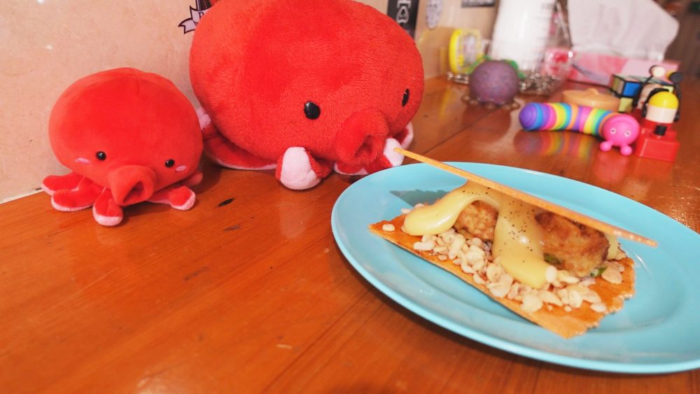 駄菓子とたこ焼きが人気！チーズトッピングのたこせん