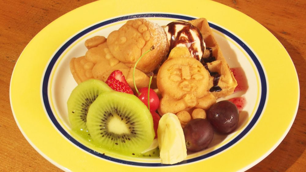 たっぷりの果物に人形焼きも