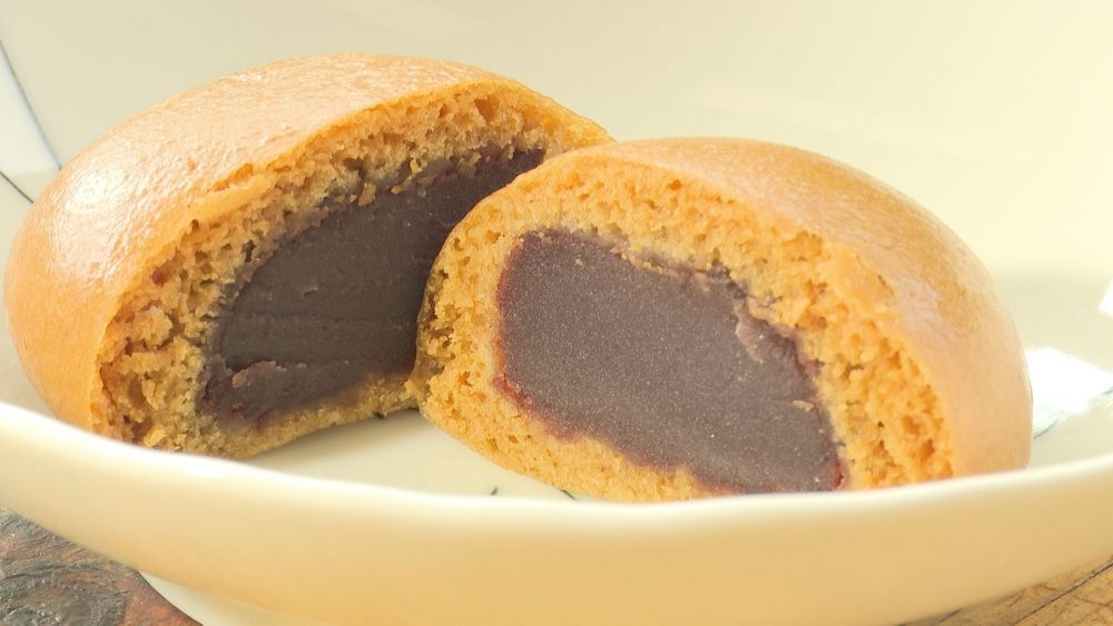 黒砂糖入りの生地で