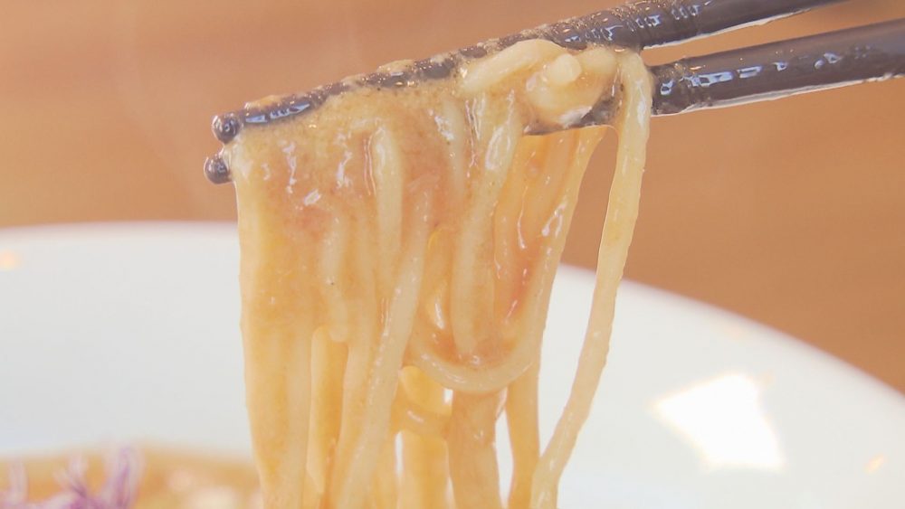 適度にスープが絡む麺