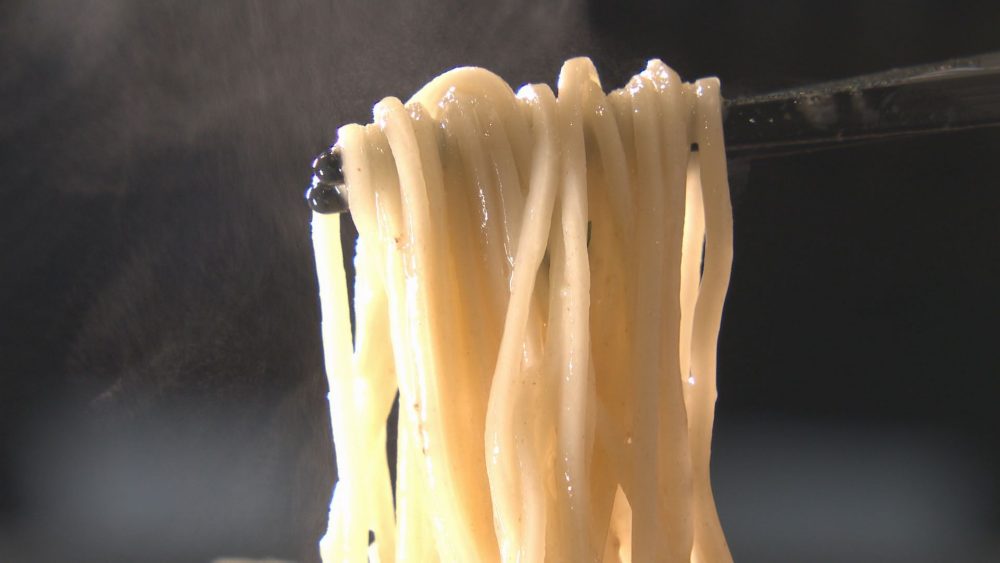 もちろん細麺で