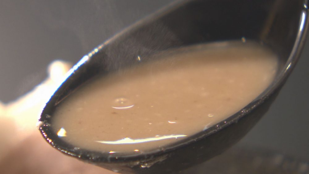 豚骨に2種類の煮干しを