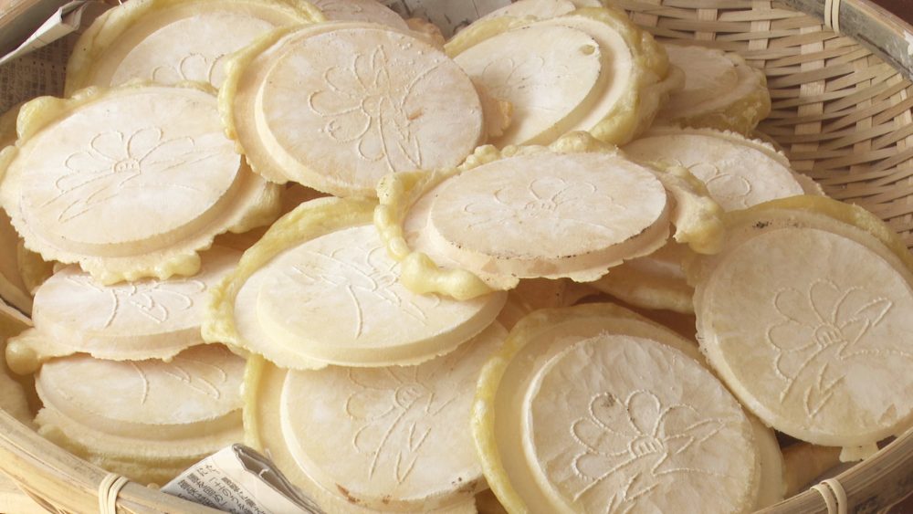 せんべい窯で焼いています