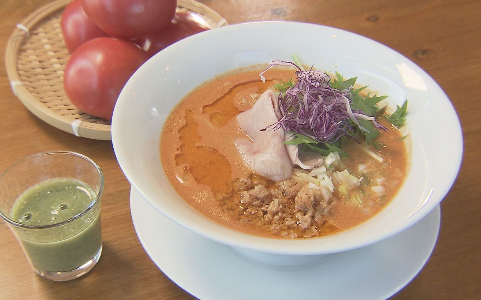 県産野菜を使った人気ラーメン「完熟トマトの担々麺」