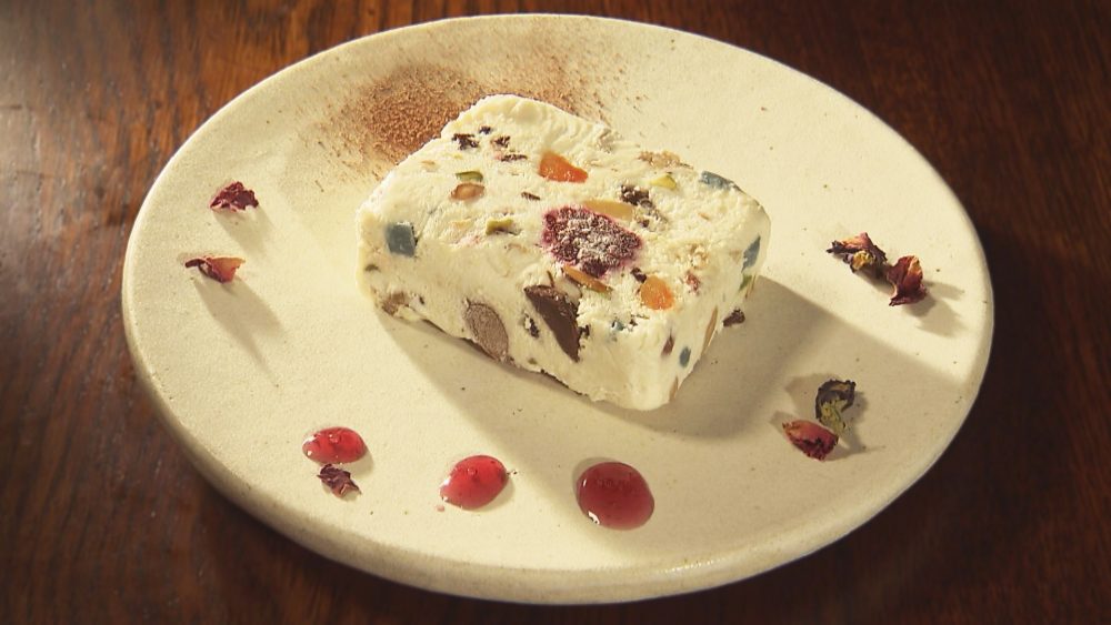 本に囲まれながらいただく絶品！月替わりパスタ＆スイーツ