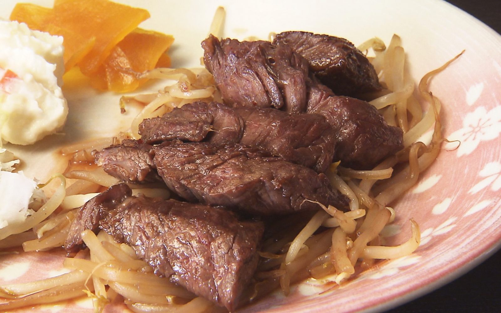 やわらかな食感がたまらない！「牛ハラミ定食」