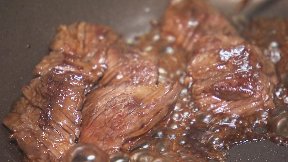 甘辛いタレとともにじっくりと