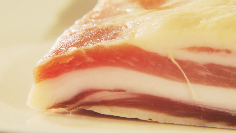 自家製パンチェッタを加えて