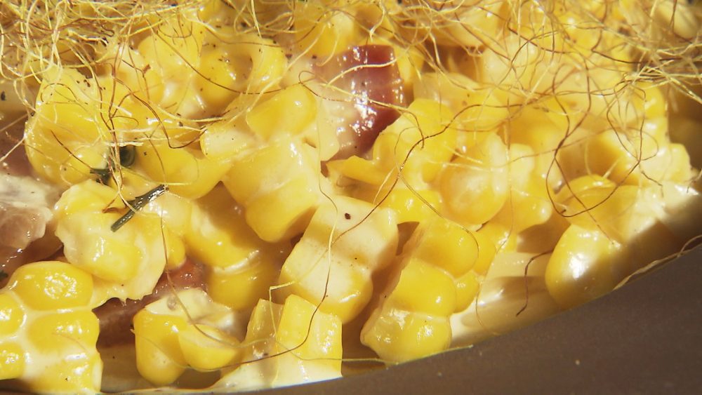 バター醤油で味付けした嶽きみ