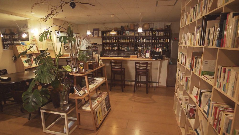 2000冊ほどの本が