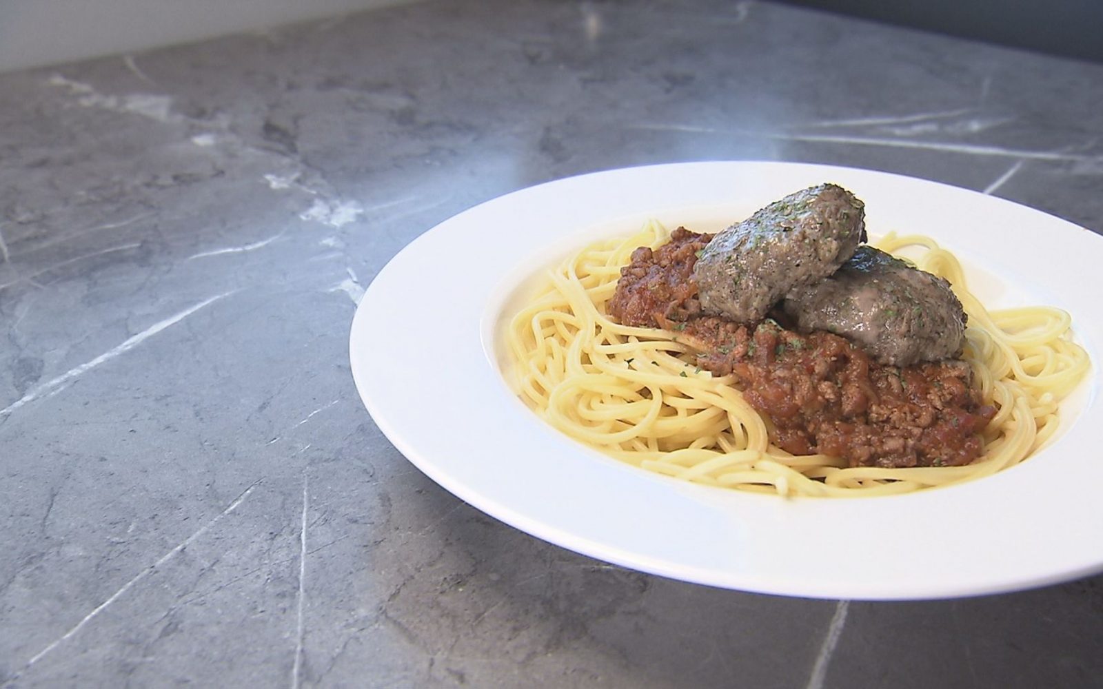 店主の魂を込めたハンバーグをパスタと「ハンバーグボロネーゼ」