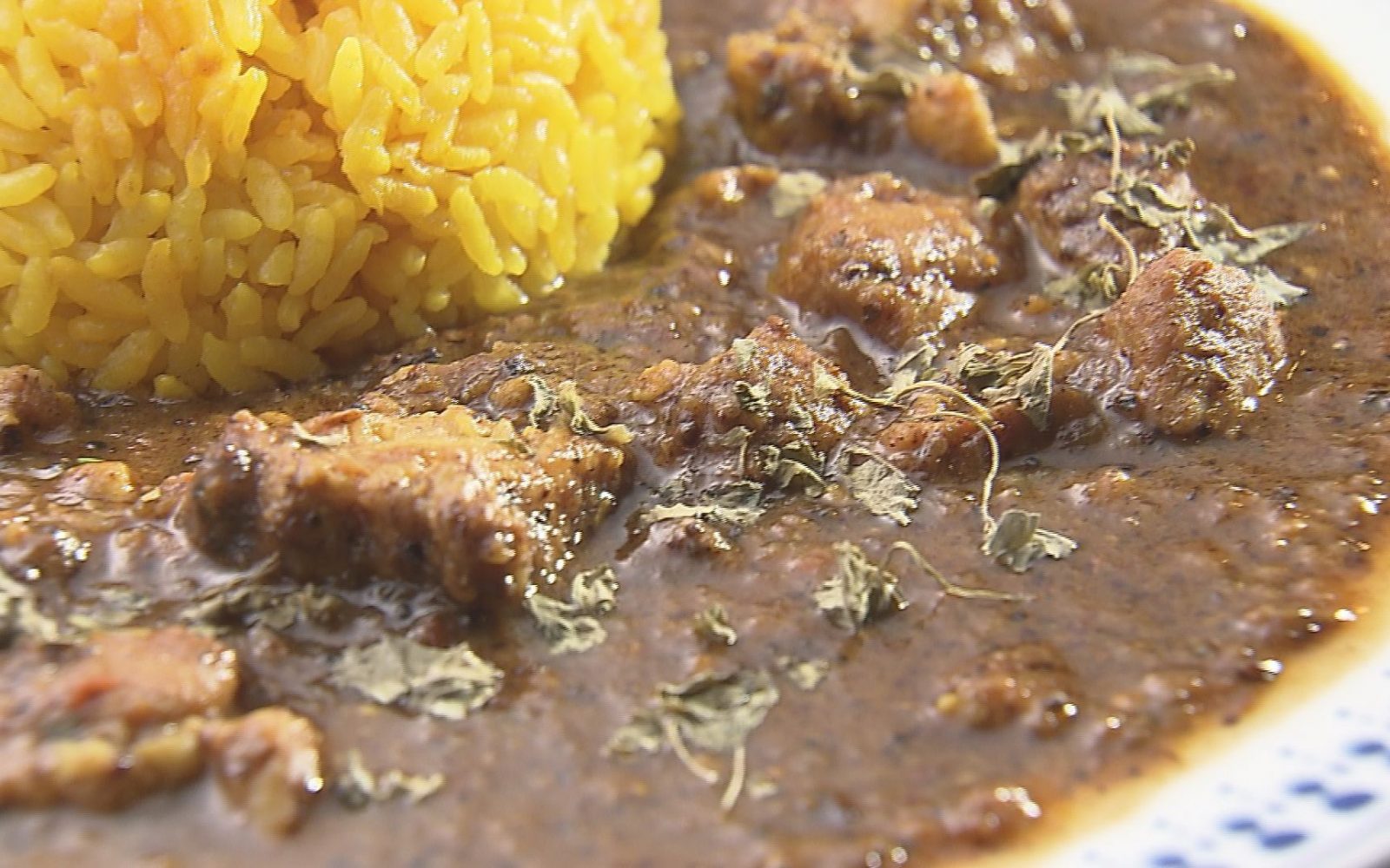 スパイスの香りと刺激やみつきに！「テリーズポークカレー」