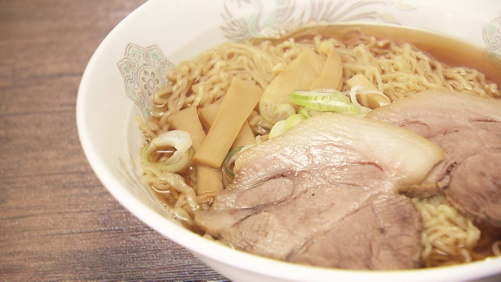 地元に愛される味！極細ちぢれ麺のあっさり煮干しラーメン