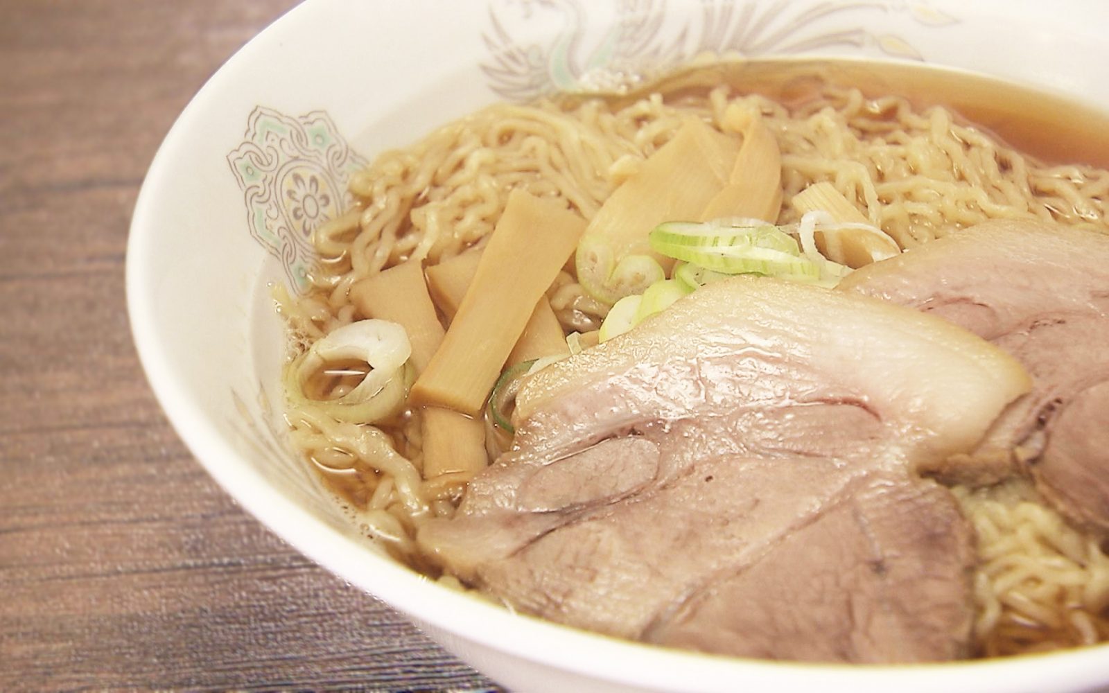 地元に愛される味！極細ちぢれ麺のあっさり煮干しラーメン