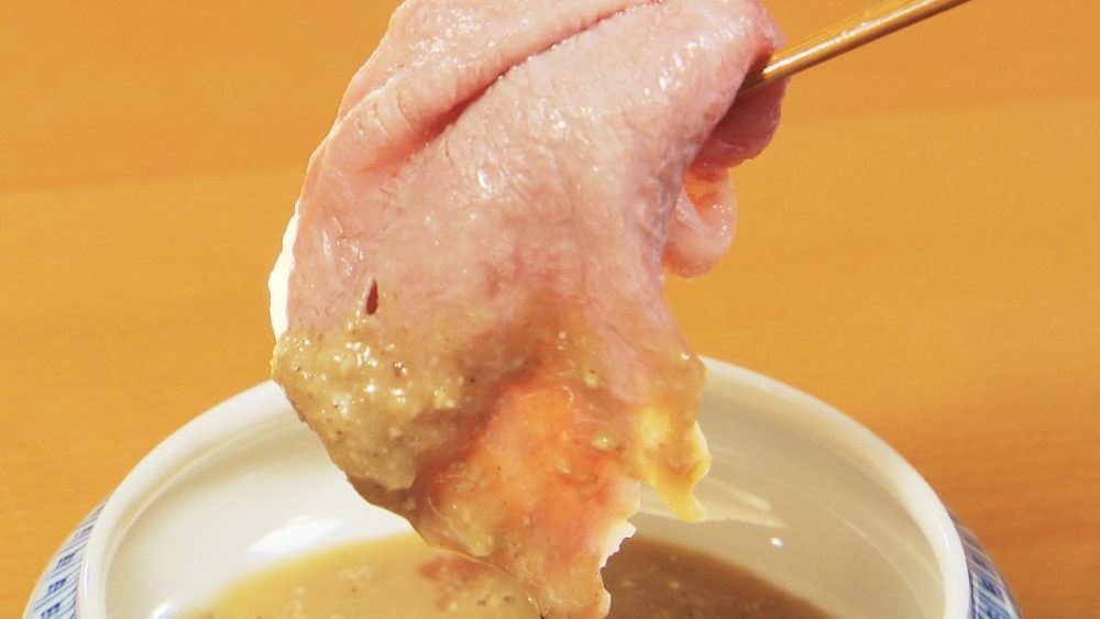 自家製のごまだれとともに