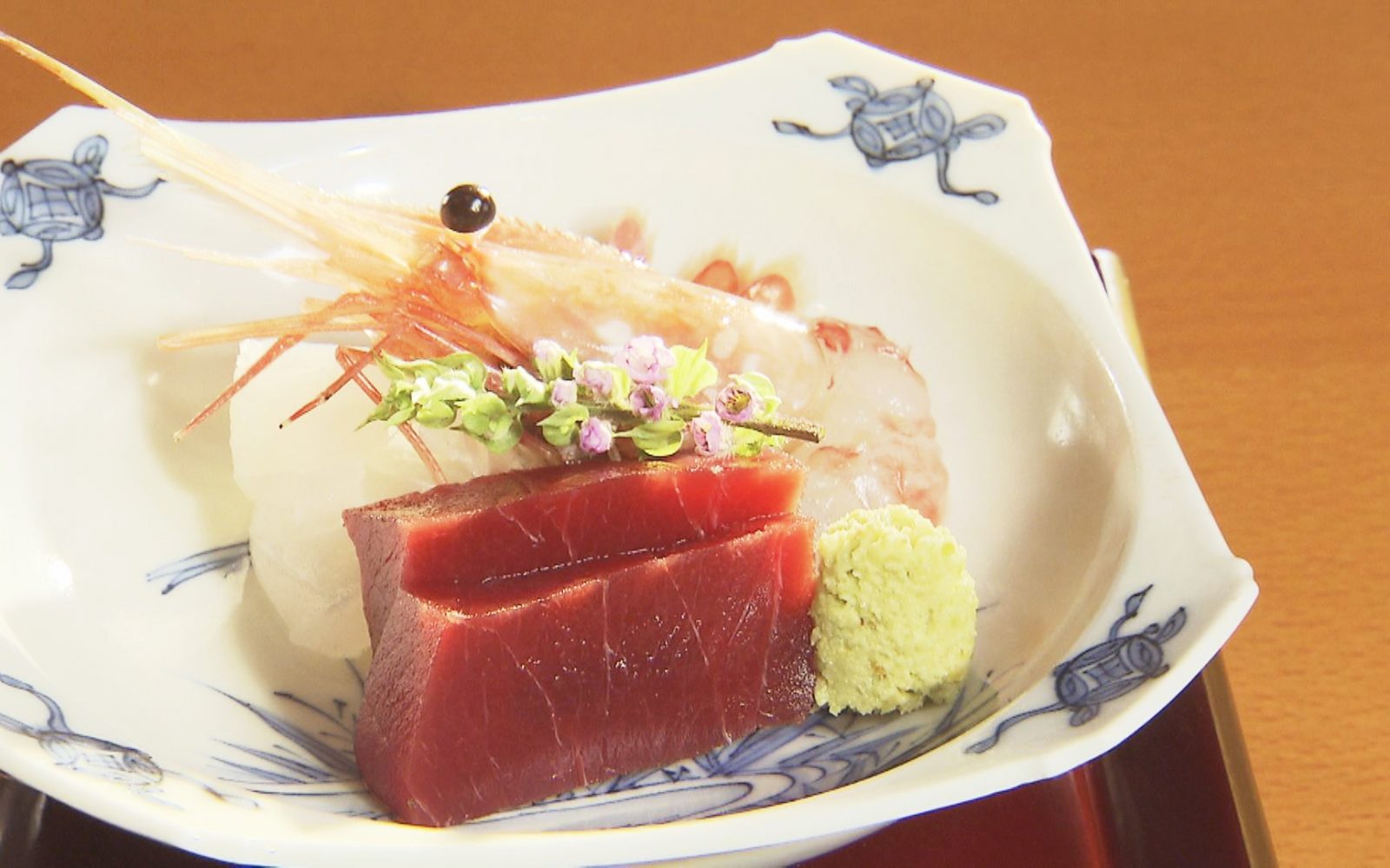 落ち着いた空間でいただく青森夜の大人和食