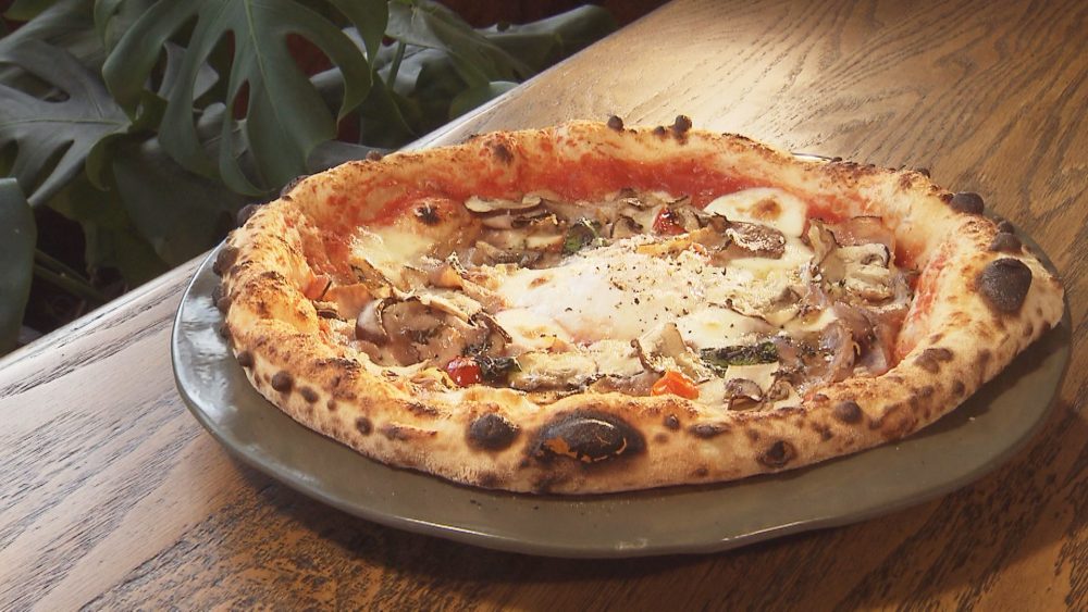 奥入瀬の自然が育むうまさ！半熟卵の絶品ピッツァ