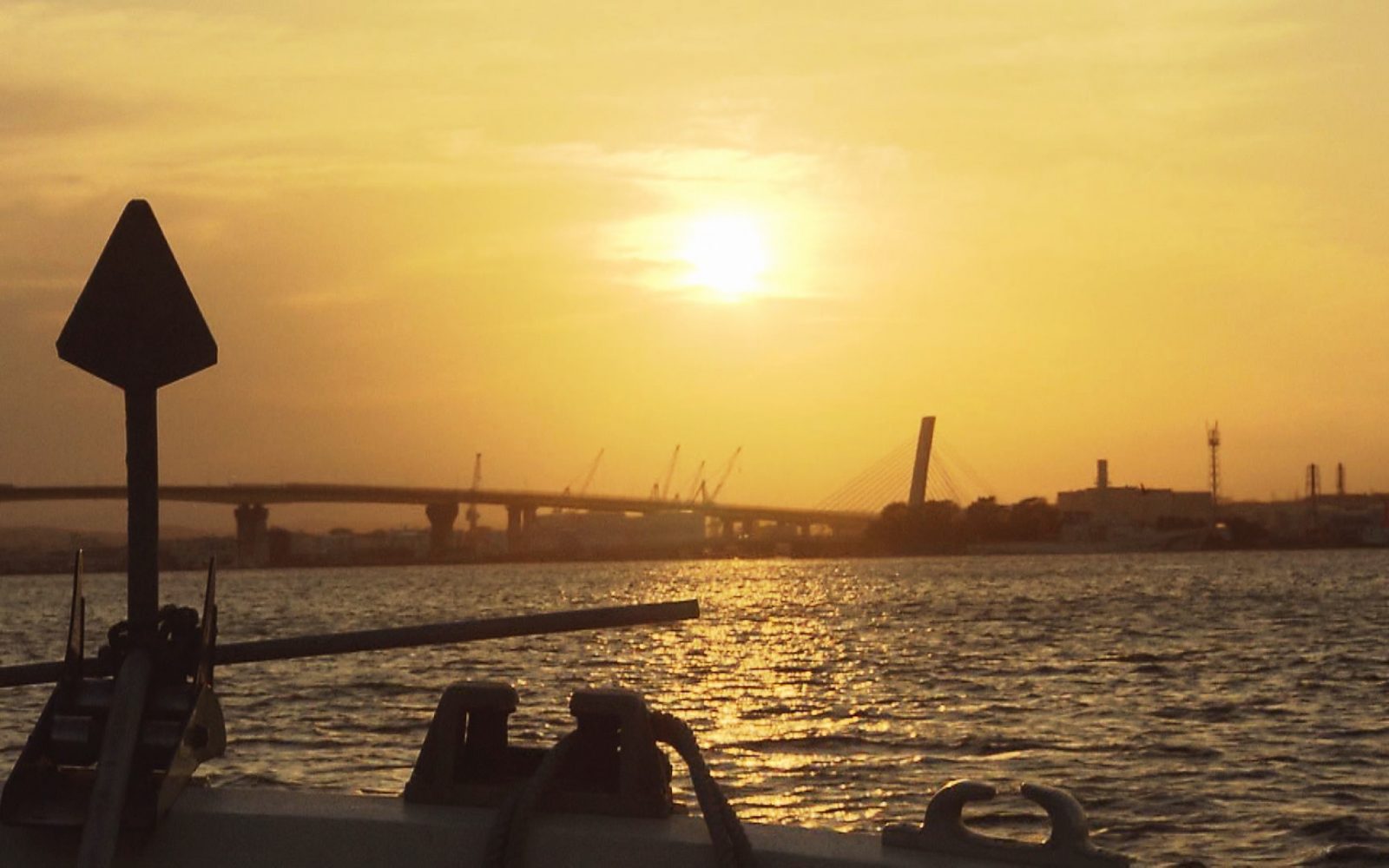屋形船で海の上から八戸の夜景を！