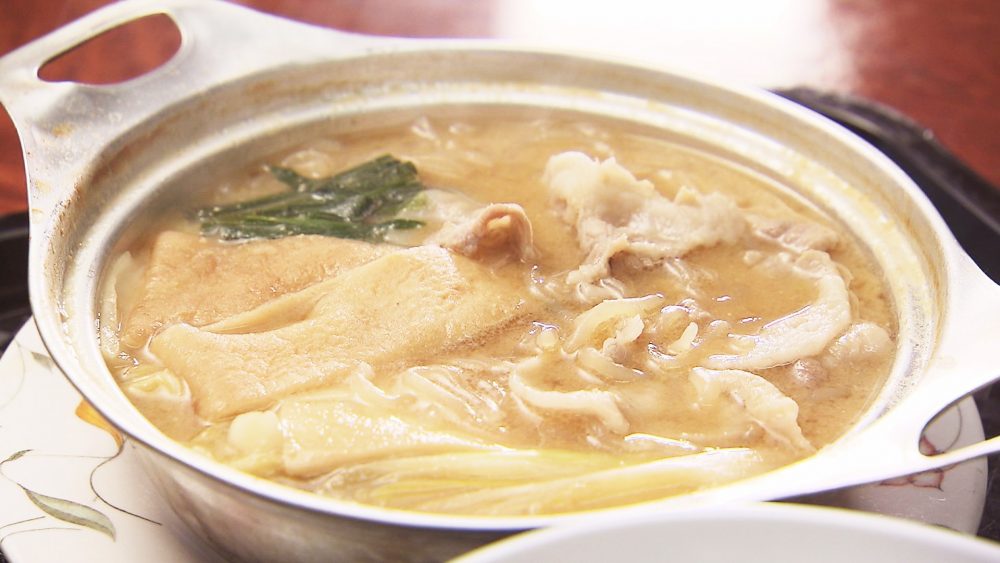 青森市民に愛される大衆食堂の「肉なべ定食」