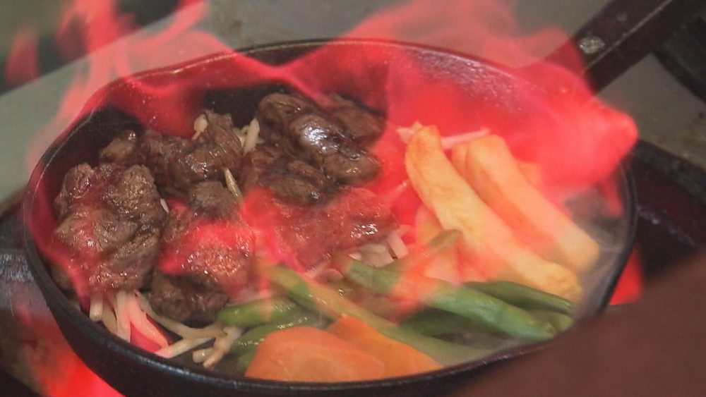 仕上げはブランデーでフランベ