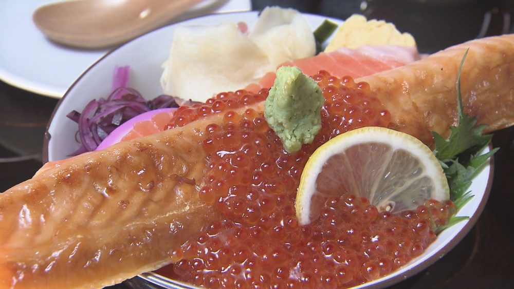 はみ出る大きさ「焼ハラス」×たっぷり「いくら」の究極丼