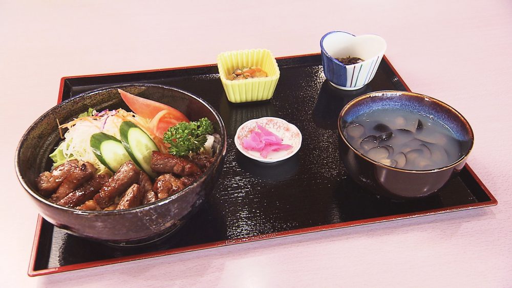 市浦牛リブロースステーキ丼