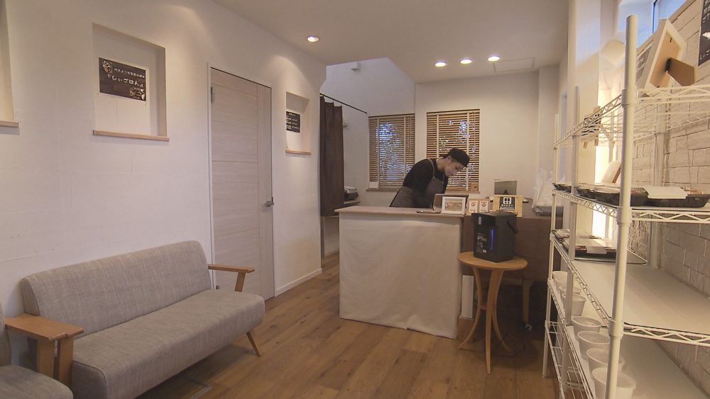 住宅会社らしくカフェのような内装