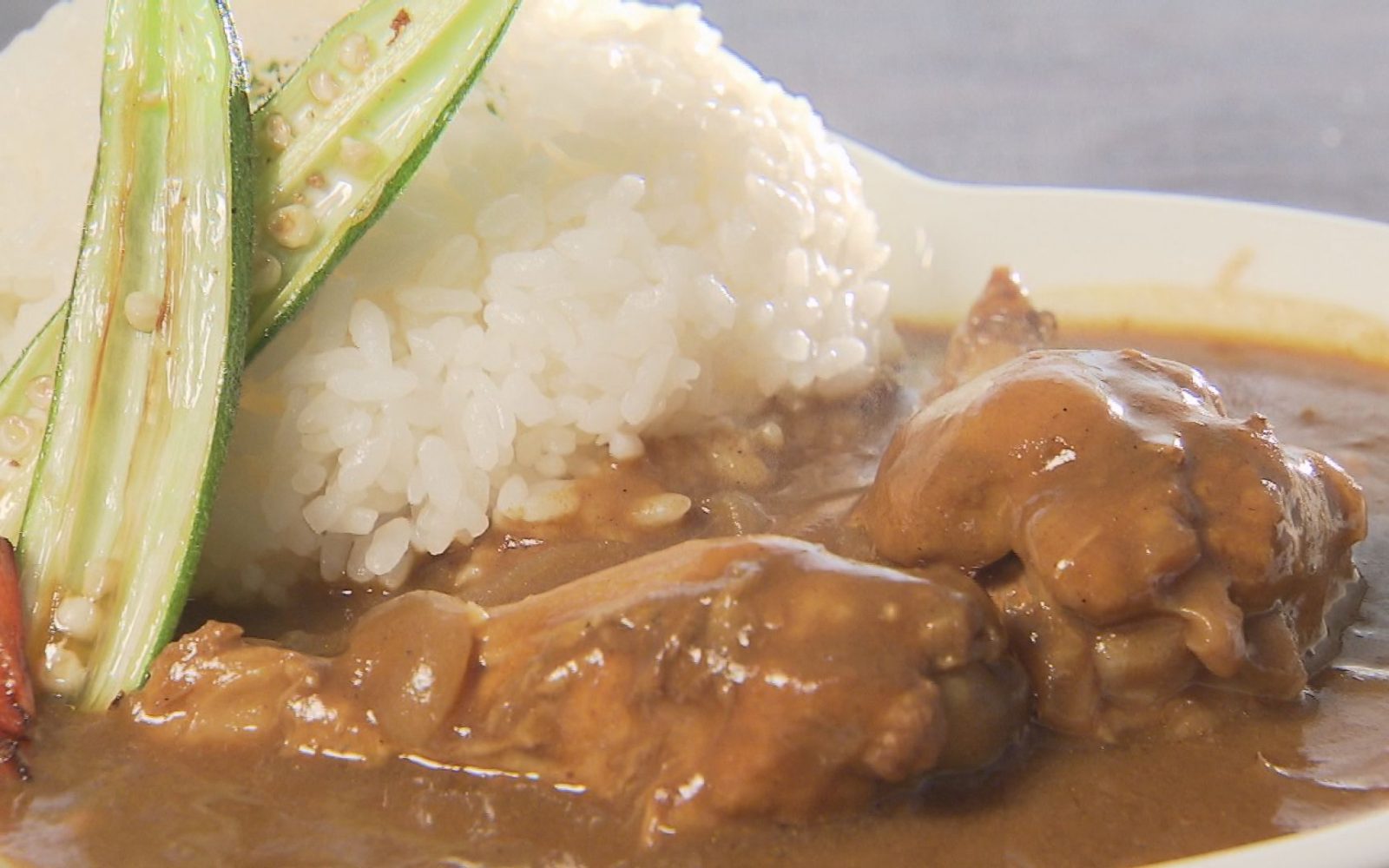 津軽ギャルが手掛ける！やわらか手羽元の本格カレー