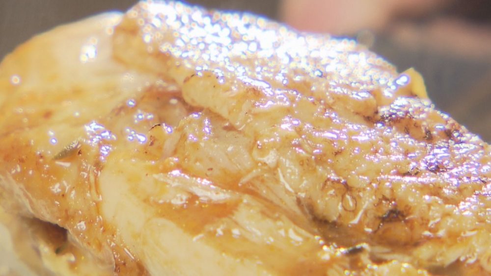 香ばしいチキンにカレーが染み込む