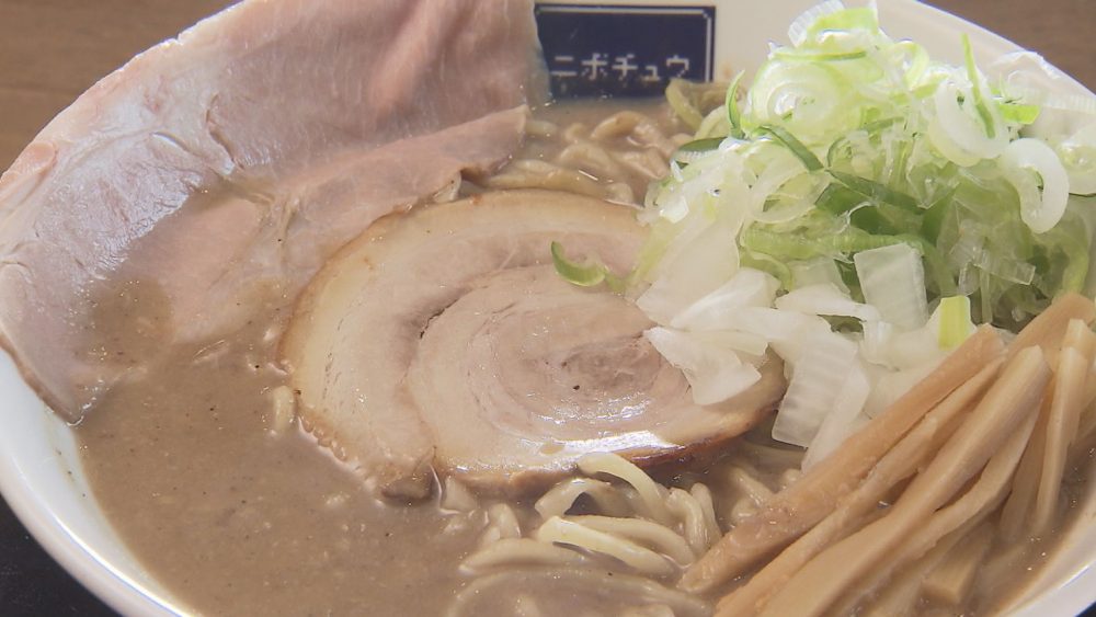 店名の由来は「煮干し中毒」 店主が自ら食べ続けたい超濃厚ラーメン