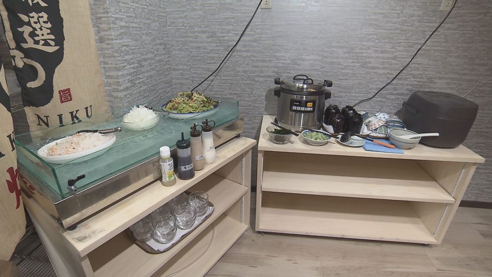 ご飯、みそ汁、サラダはおかわり自由