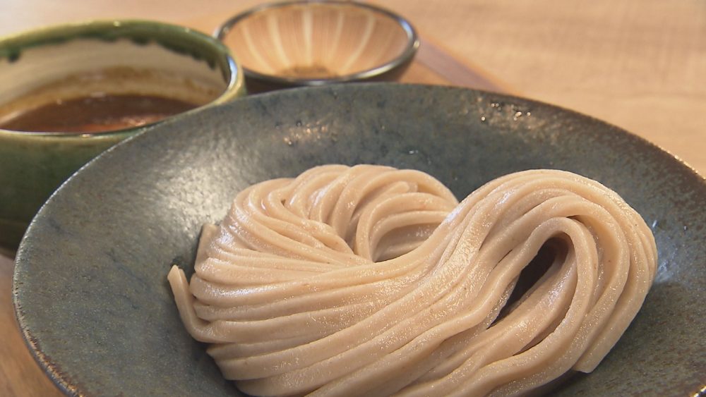 自家製の超極太麺＆こってりスープ！　こだわり満載の濃厚つけ麺