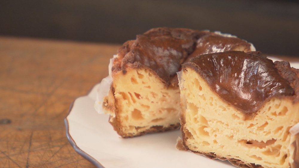 クリームチーズ、卵、砂糖を混ぜて焼き上げた