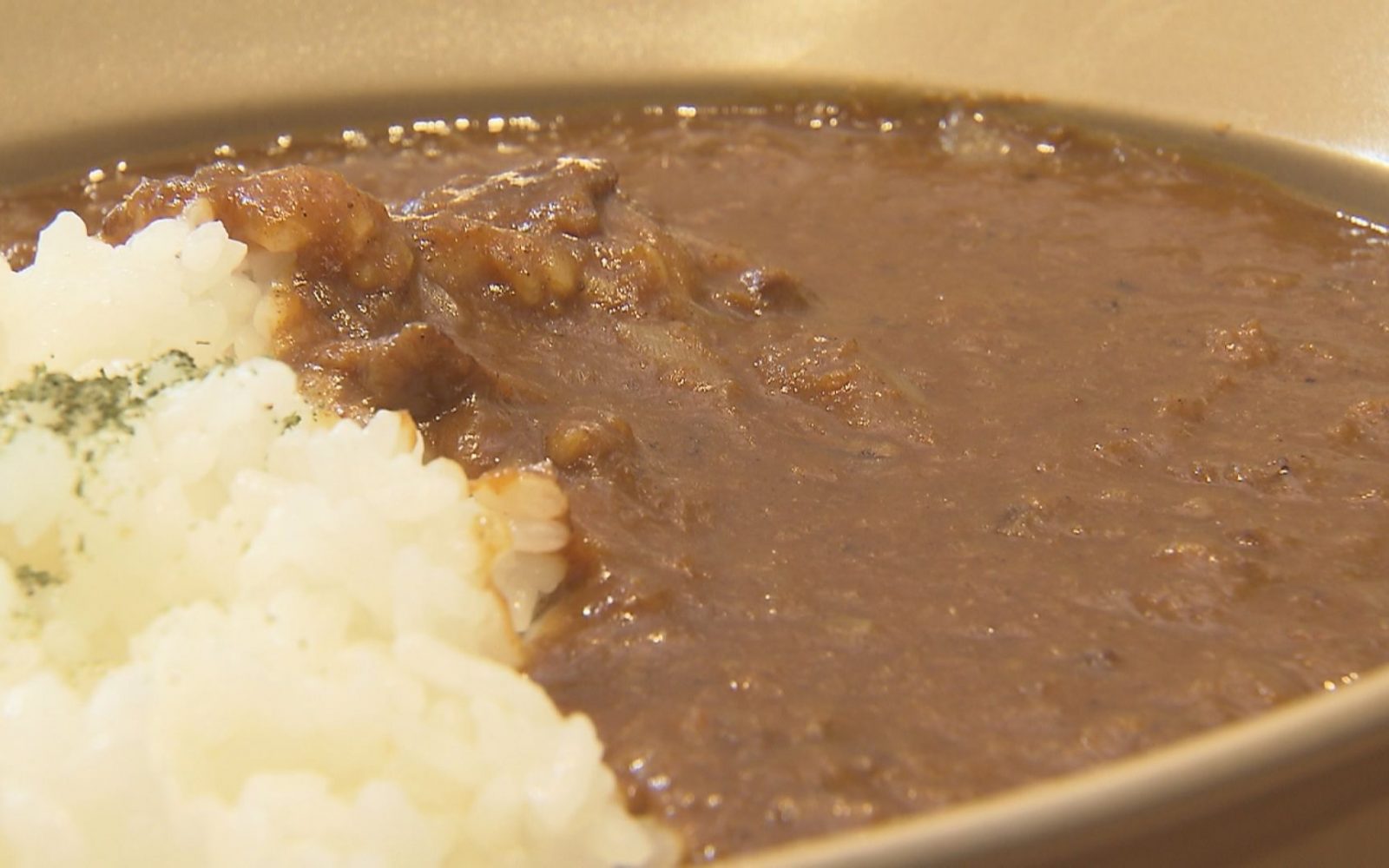 大人も子どもも楽しめる！　リンゴの甘さ広がるまろやかカレー